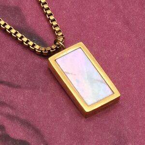 Gold Tone Layered Necklace Mother of Pearl Rectangular Pendant Box‎ Chain